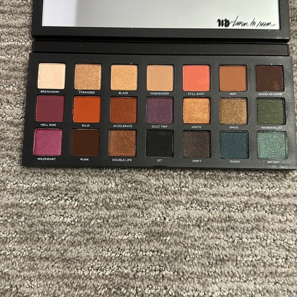 Urban Decay Born to run Palette - Picture 2 of 2